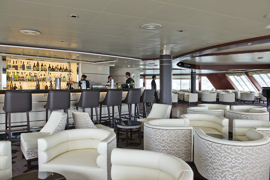 Gracias a sus espléndidas vistas el Observation Lounge es uno de los más populares salones a bordo del Seven Seas Voyager (Regent Seven Seas Cruises) REGENT SEVEN SEAS CRUISES SEVEN SEAS VOYAGER REGENT CRUISES LUXURY CRUISES REGEN SEVEN SEAS CRUCEROS DE LUJO REGENT SEVEN SEAS VOYAGER CRUCEROS RSSC REGENT CRUISES #crucerosdelujo #luxurycruises #crucerosexclusivos #regentsevenseas #regentcruises #rssc #crucerosregent #sevenseasvoyager #regentvoyager #luxurycruises #crucerosdeluxe #crucerosdelujo #cruceroslujo